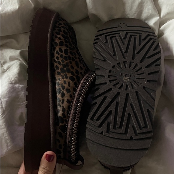 UGG Women's Brown Leopard Print Mules - Picture 4 of 4
